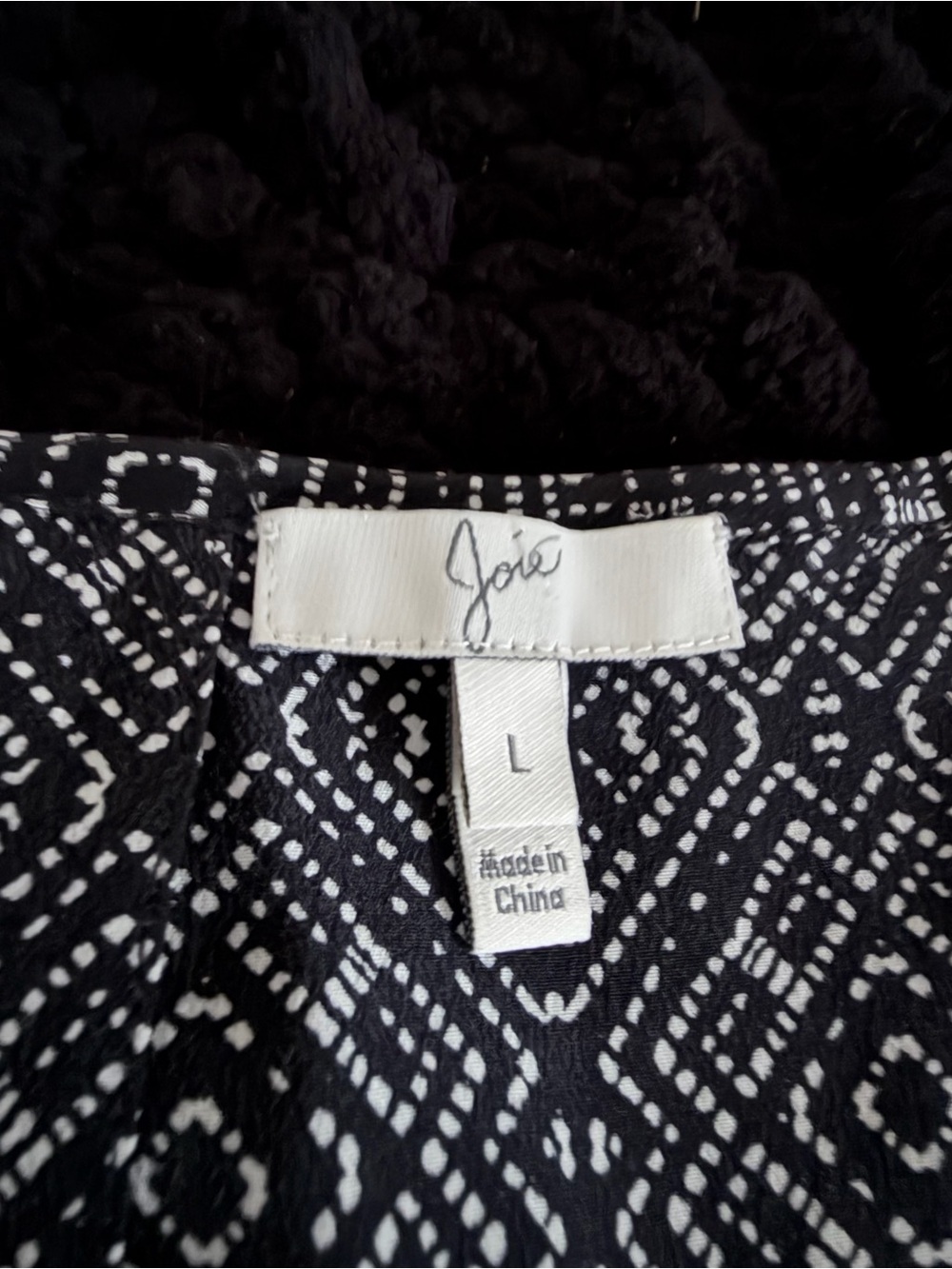 Joie Black & White Geometric Short Sleeve Blouse - Picture 5 of 6